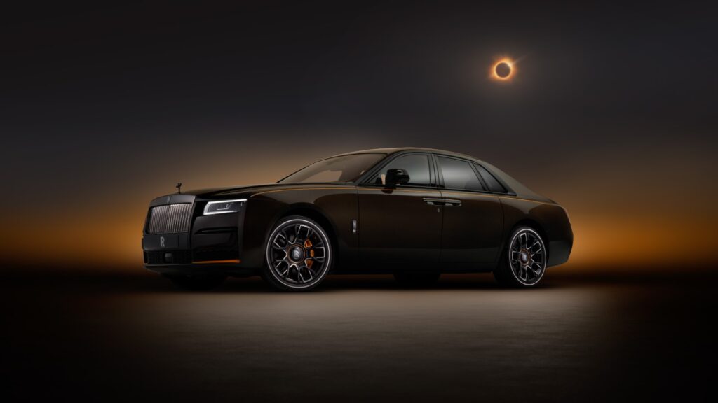 Rolls-Royce Ghost Black Badge: Ékleipsis Private Collection