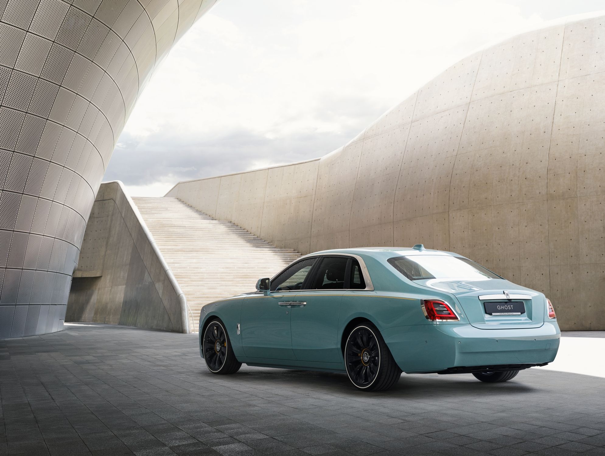 ROLLS-ROYCE MOTOR CARS OSLAVUJE VELMI ÚSPĚŠNÝ ROK 2023