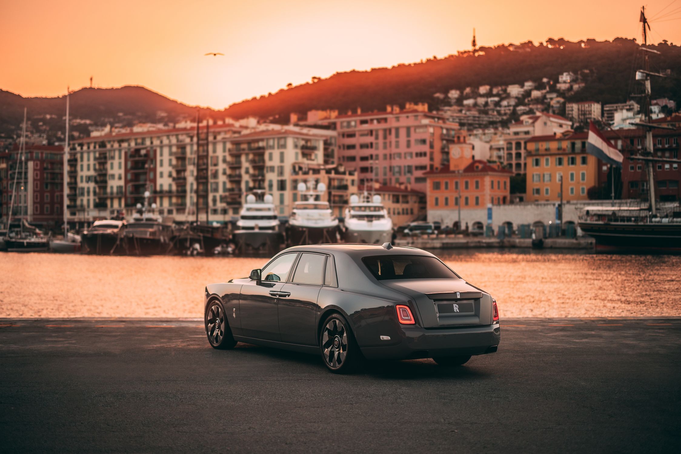 ROLLS-ROYCE MOTOR CARS OSLAVUJE VELMI ÚSPĚŠNÝ ROK 2023