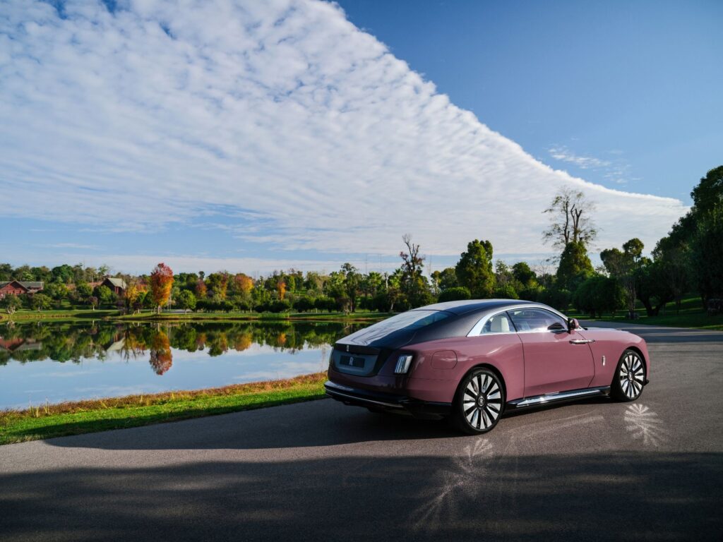 ROLLS-ROYCE MOTOR CARS OSLAVUJE VELMI ÚSPĚŠNÝ ROK 2023