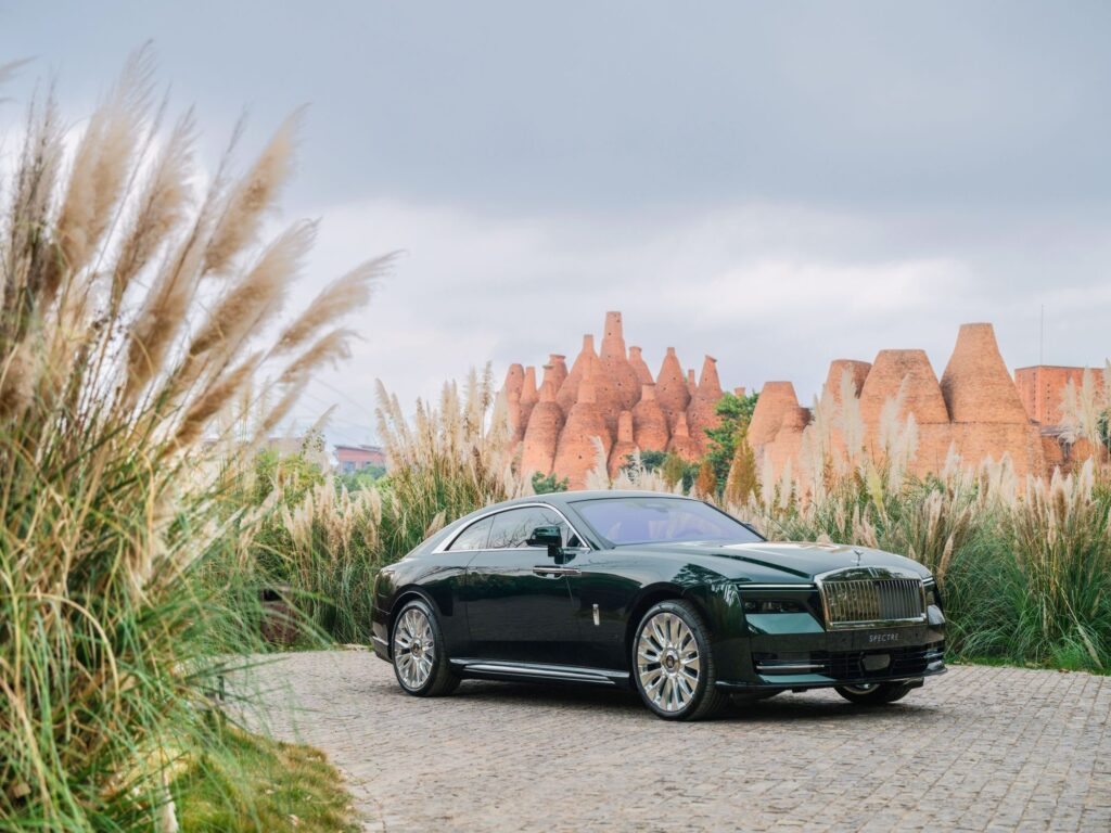 ROLLS-ROYCE MOTOR CARS OSLAVUJE VELMI ÚSPĚŠNÝ ROK 2023