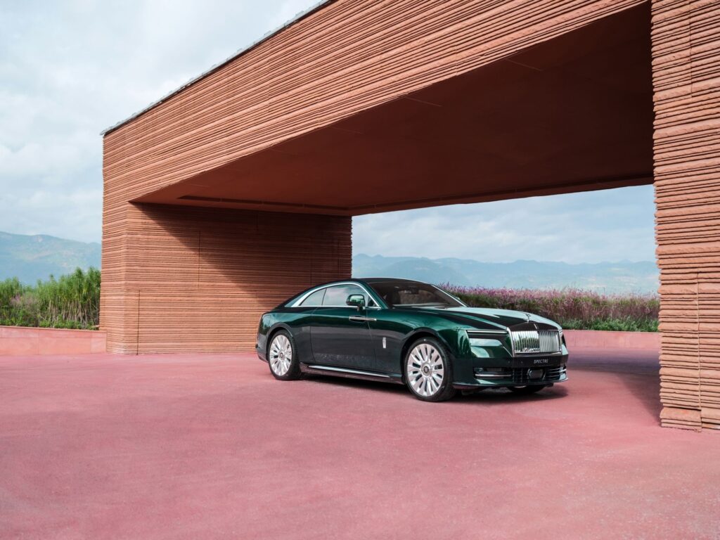 ROLLS-ROYCE MOTOR CARS OSLAVUJE VELMI ÚSPĚŠNÝ ROK 2023