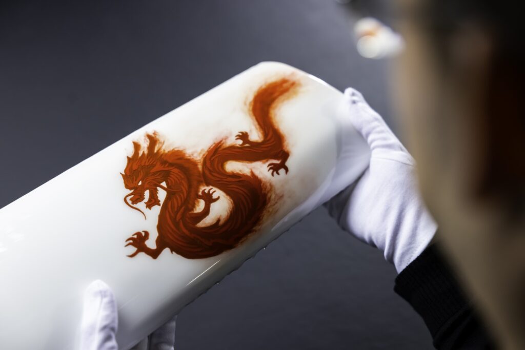 UNIKÁTNÍ ZAKÁZKOVÁ ÚPRAVA ROLLS-ROYCE BESPOKE: PROJEKT YEAR OF THE DRAGON JE MEZINÁRODNÍ OSLAVOU ČÍNSKÉ KULTURY