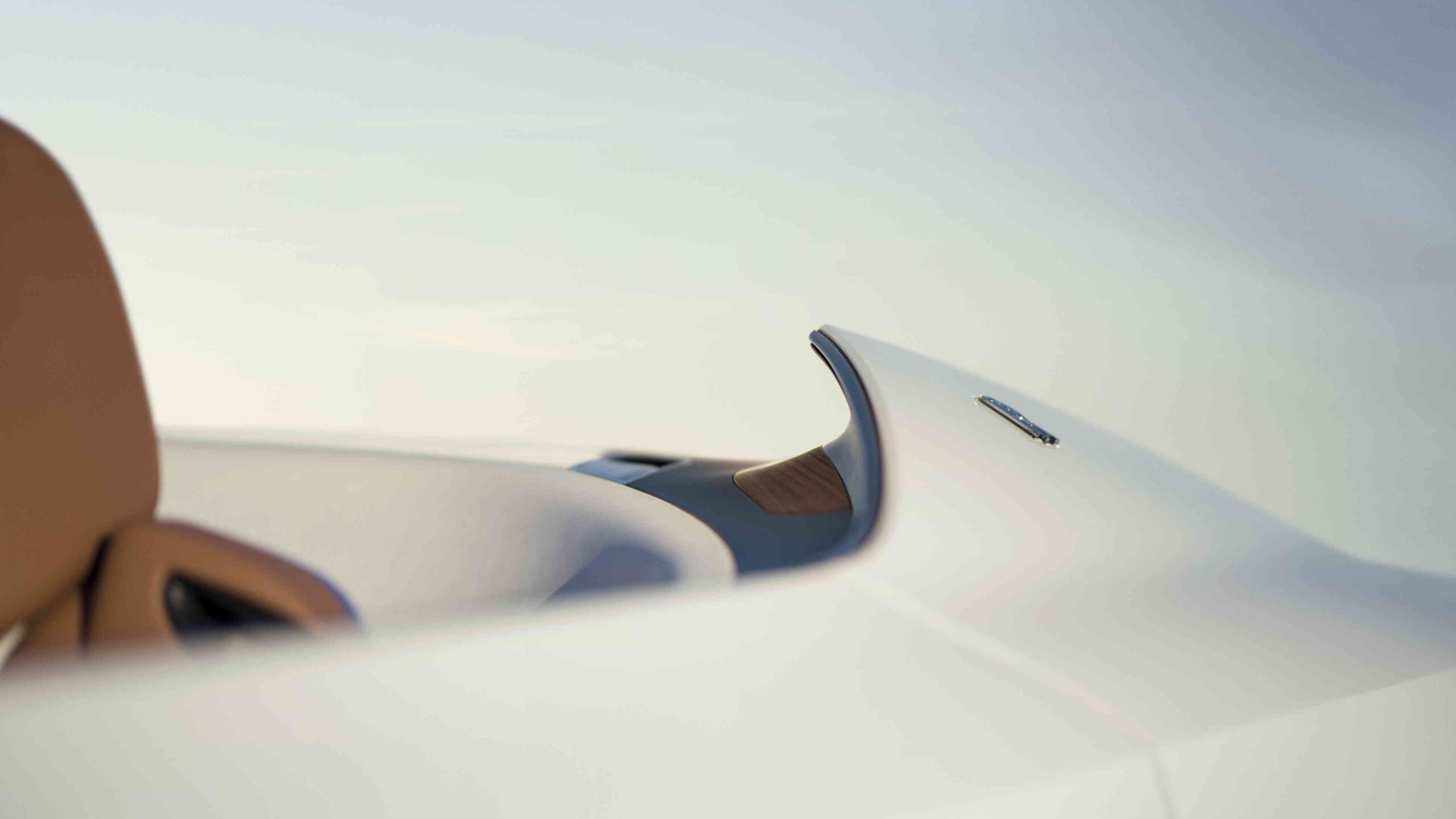 ROLLS-ROYCE PŘEDSTAVUJE VŮZ ARCADIA DROPTAIL: UNIKÁTNÍ ZAKÁZKOVÉ ZTĚLESNĚNÍ NEBESKÉHO KLIDU