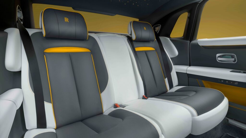 ROLLS-ROYCE GHOST PRISM: NADČASOVÝ ZPŮSOB SEBEVYJÁDŘENÍ