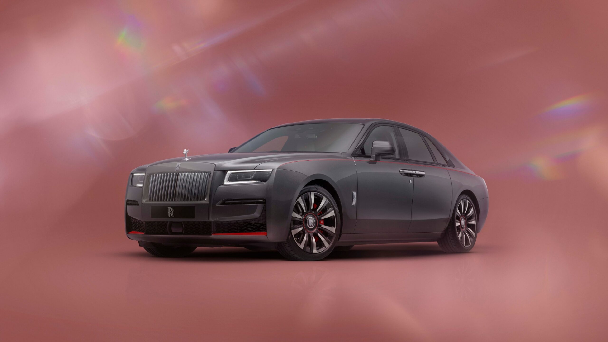 ROLLS-ROYCE GHOST PRISM: NADČASOVÝ ZPŮSOB SEBEVYJÁDŘENÍ