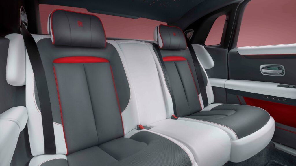 ROLLS-ROYCE GHOST PRISM: NADČASOVÝ ZPŮSOB SEBEVYJÁDŘENÍ