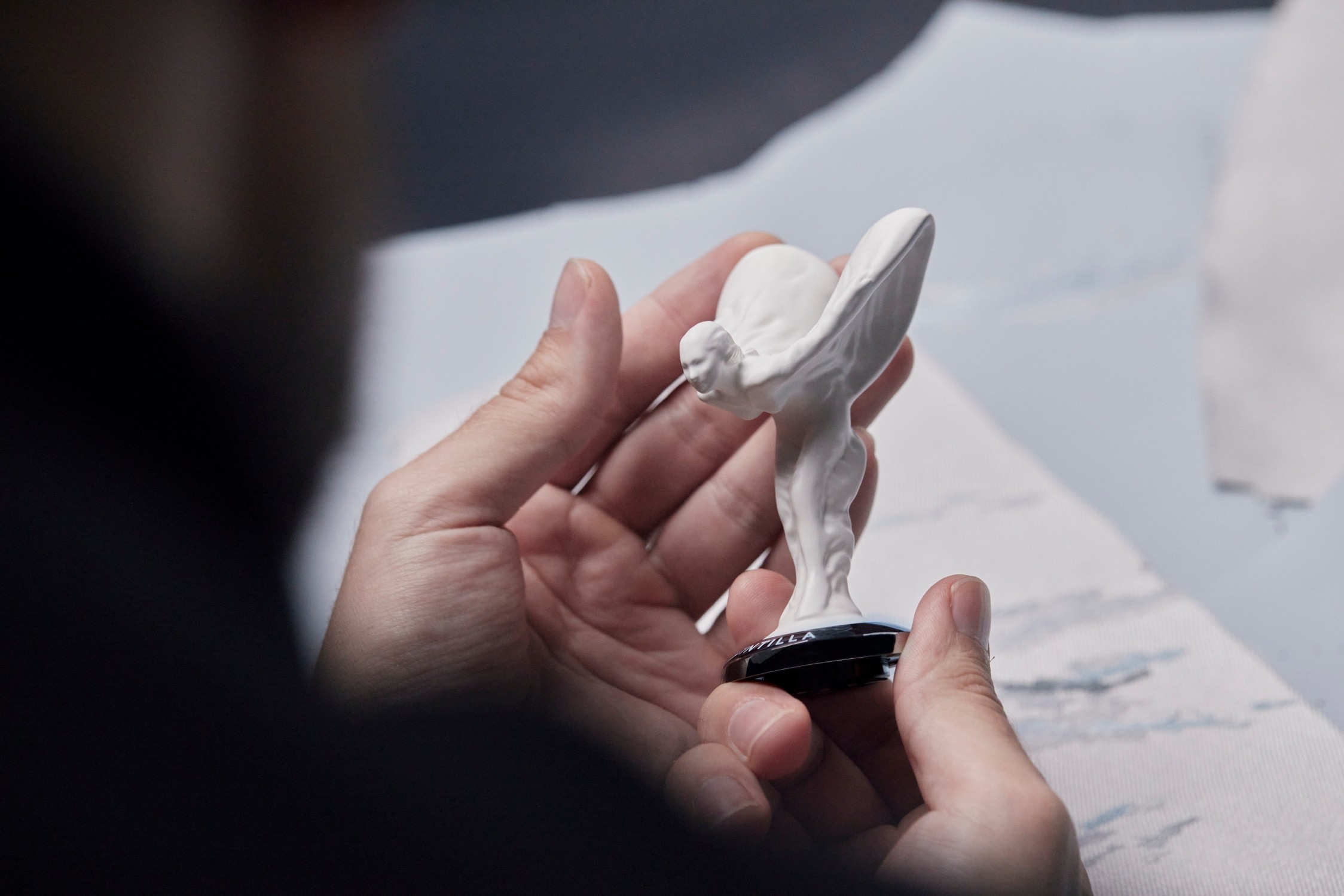 ROLLS-ROYCE PŘEDSTAVUJE PHANTOM SCINTILLA PRIVATE COLLECTION: POCTU SOŠCE SPIRIT OF ECSTASY