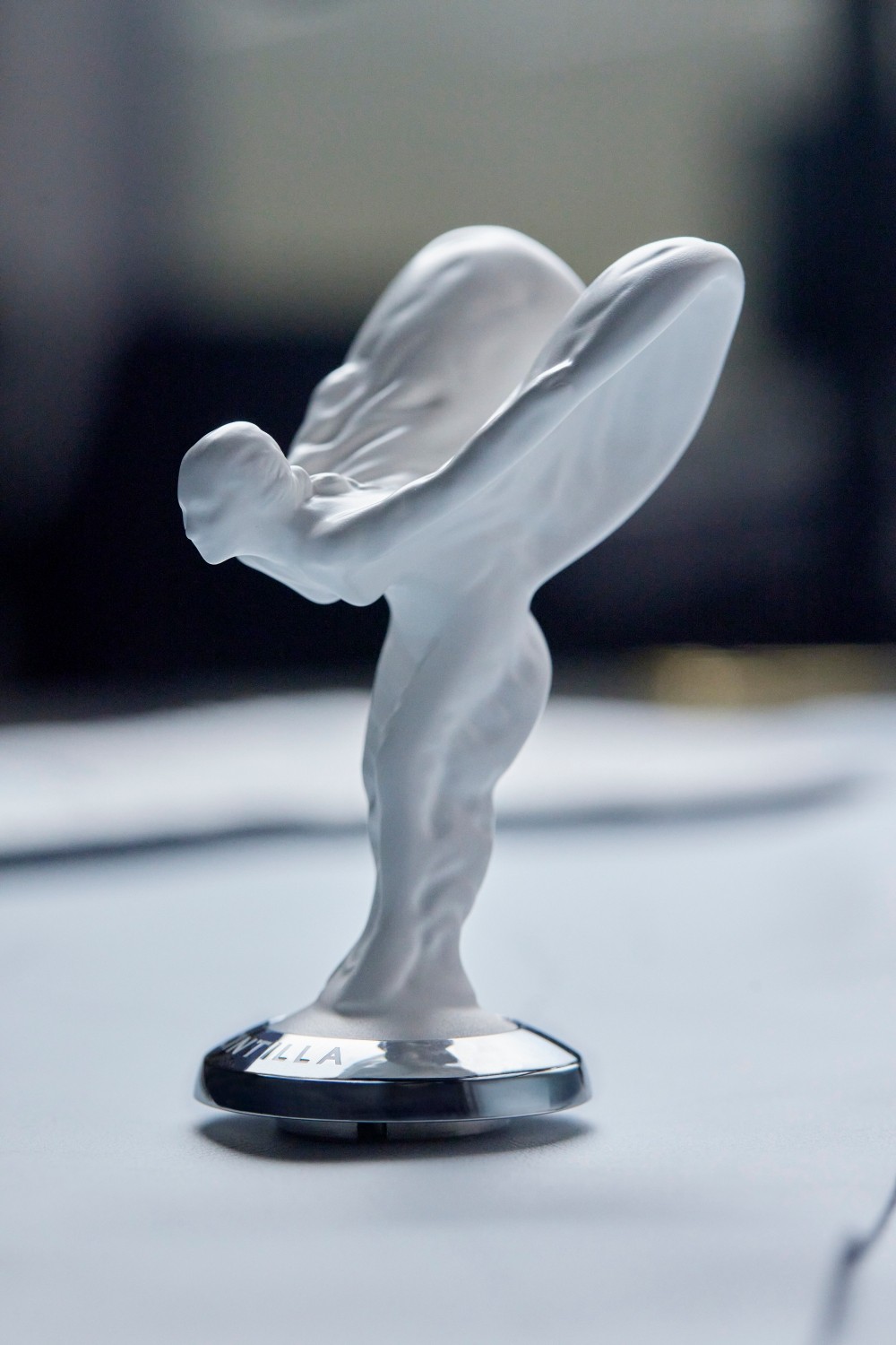 ROLLS-ROYCE PŘEDSTAVUJE PHANTOM SCINTILLA PRIVATE COLLECTION: POCTU SOŠCE SPIRIT OF ECSTASY