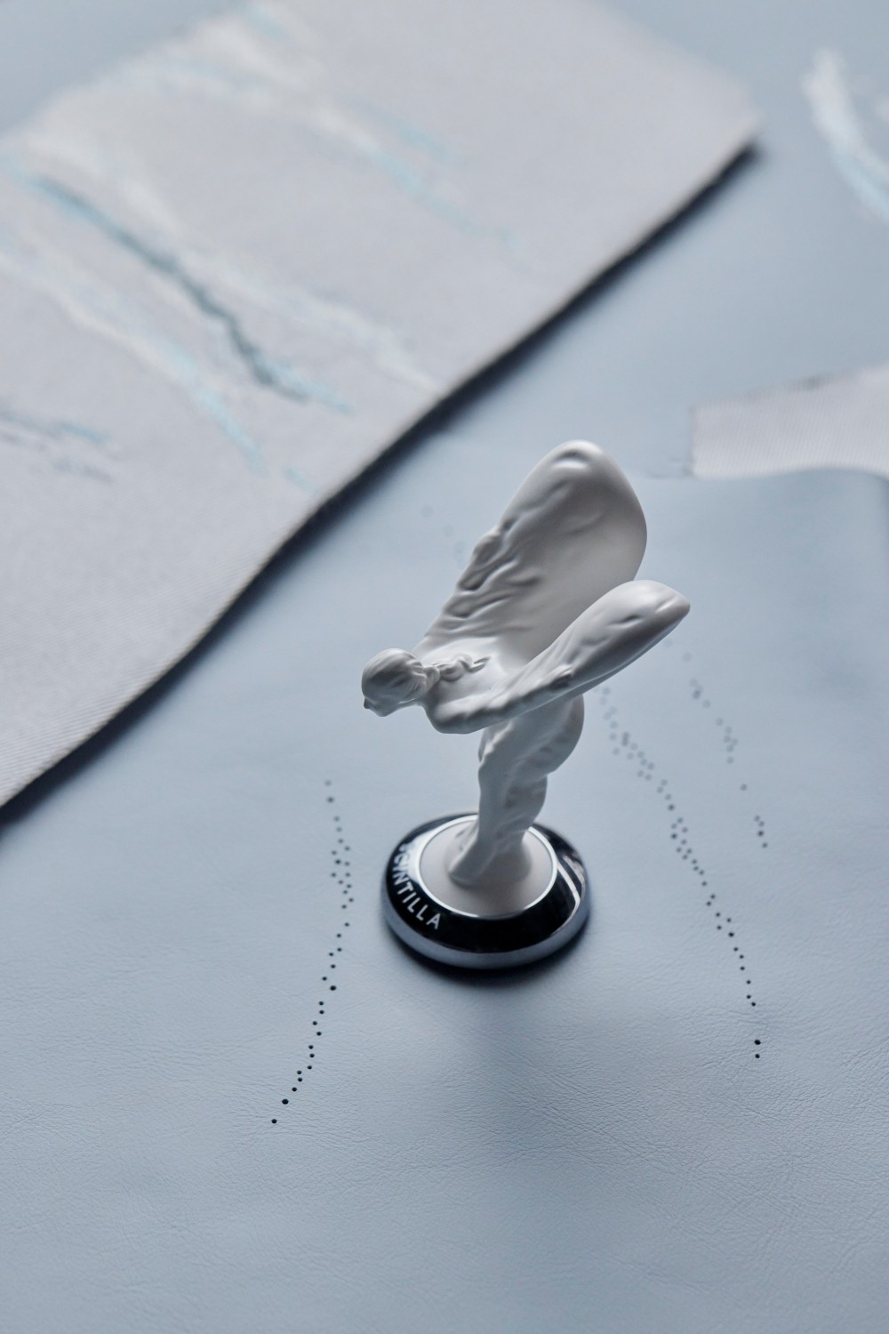 ROLLS-ROYCE PŘEDSTAVUJE PHANTOM SCINTILLA PRIVATE COLLECTION: POCTU SOŠCE SPIRIT OF ECSTASY