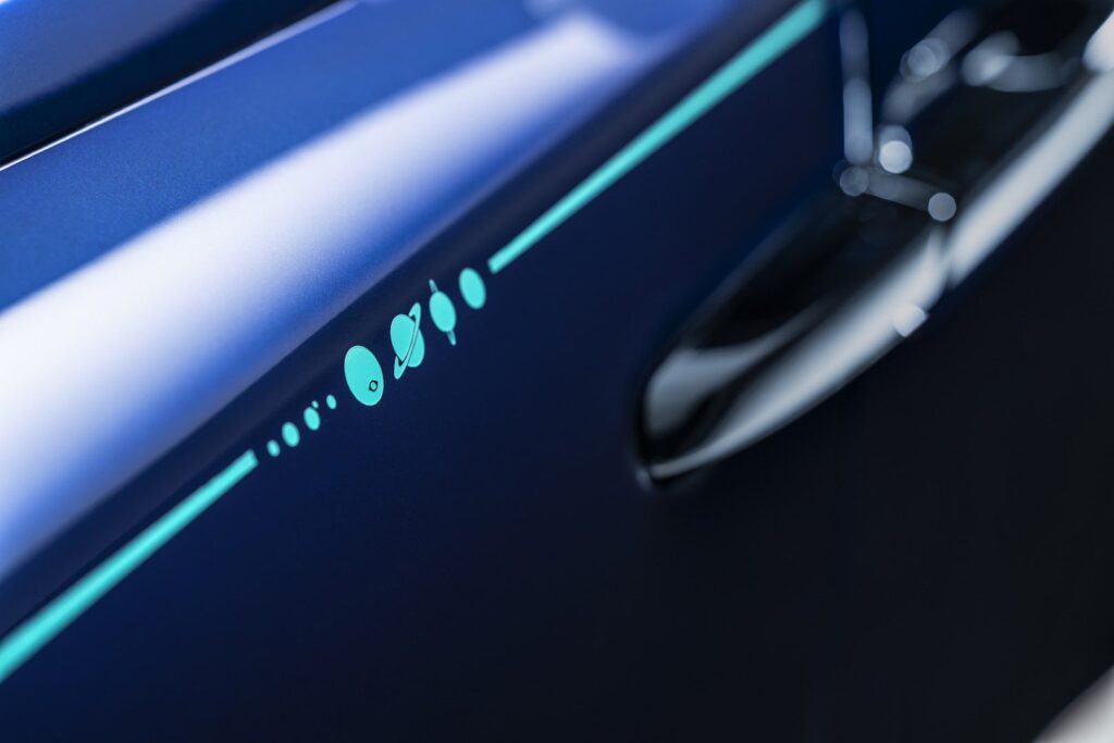 Klienti vozů Rolls-Royce hledali během roku 2020 útěchu v zakázkových vozech BESPOKE