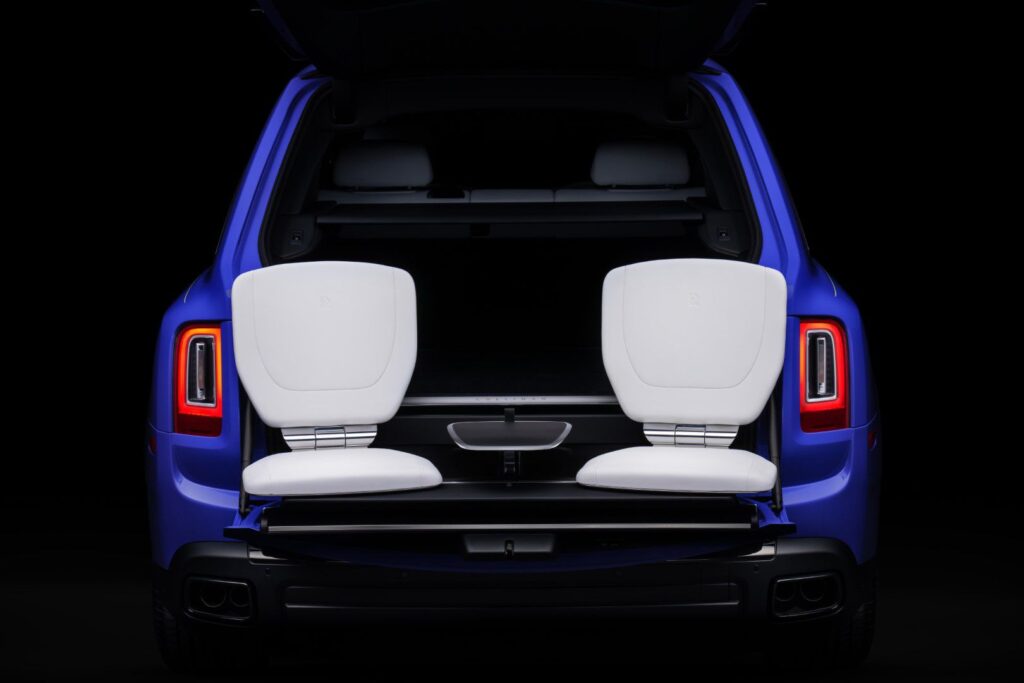 Klienti vozů Rolls-Royce hledali během roku 2020 útěchu v zakázkových vozech BESPOKE