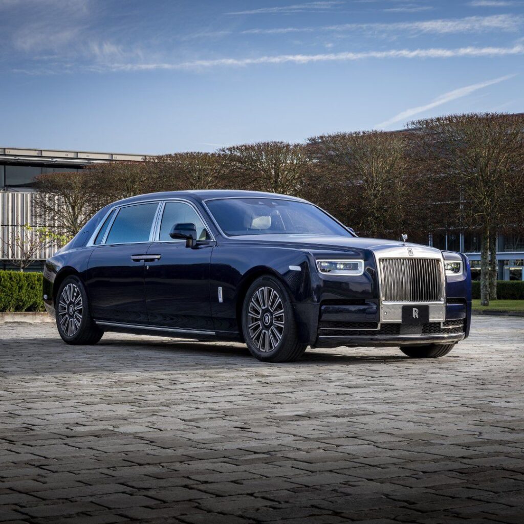 Klienti vozů Rolls-Royce hledali během roku 2020 útěchu v zakázkových vozech BESPOKE