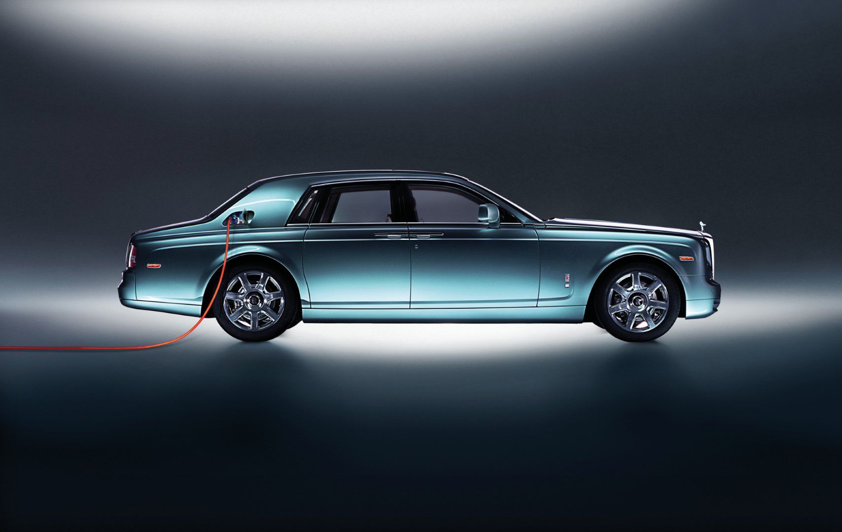 ROLLS-ROYCE A ELEKTROMOBILITA: PROROCTVÍ, SLIB A ZÁVAZEK