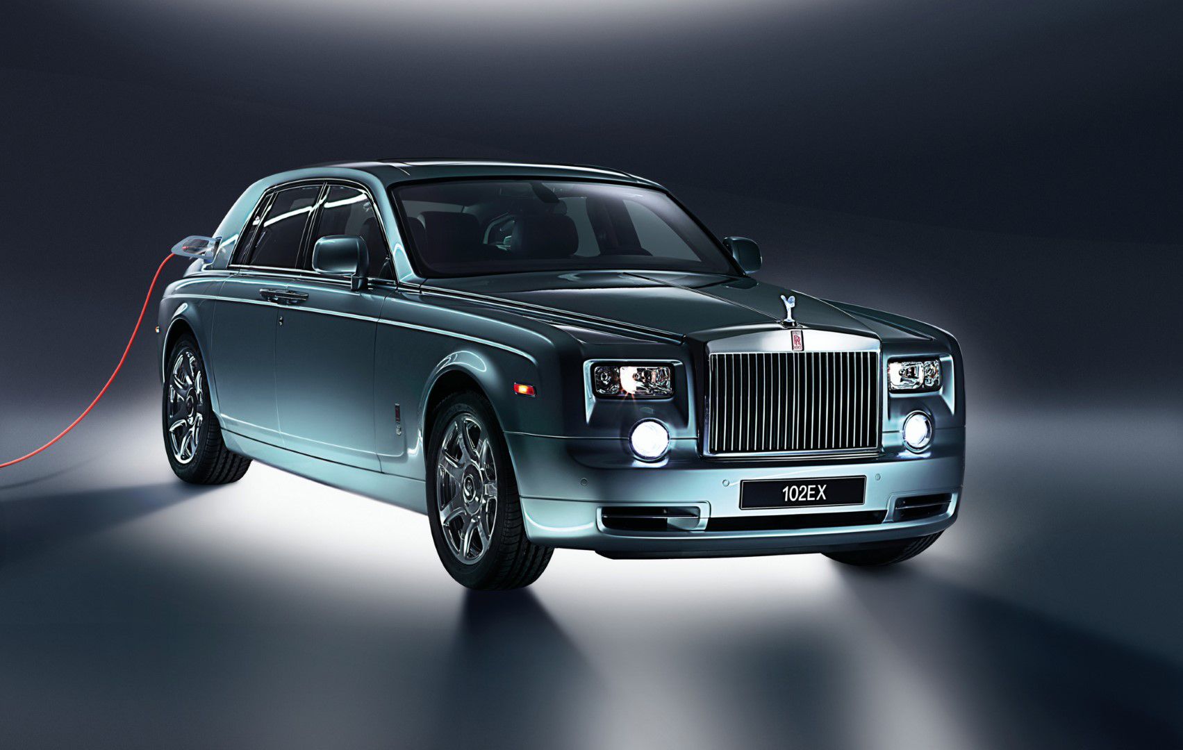 ROLLS-ROYCE A ELEKTROMOBILITA: PROROCTVÍ, SLIB A ZÁVAZEK