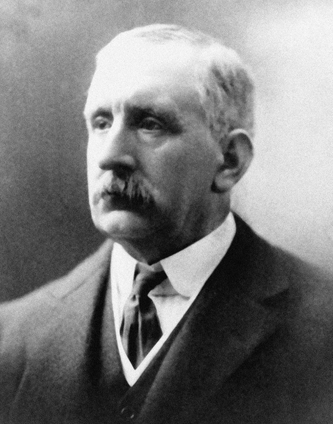 ROLLS-ROYCE A ELEKTROMOBILITA: PROROCTVÍ, SLIB A ZÁVAZEK