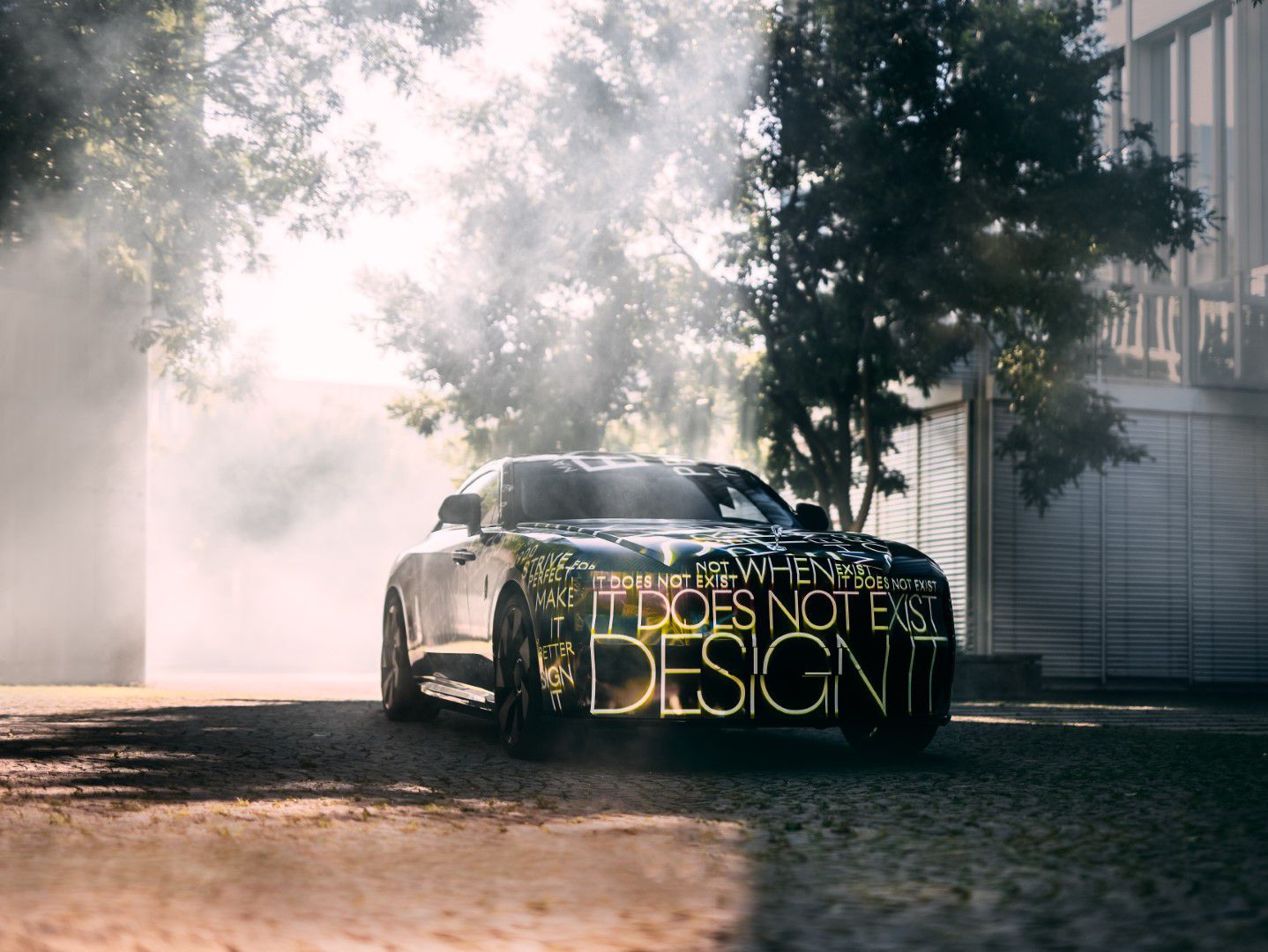 Rolls-Royce Motor Cars oznamuje první čistě elektrický automobil Spectre | Proroctví se naplnilo