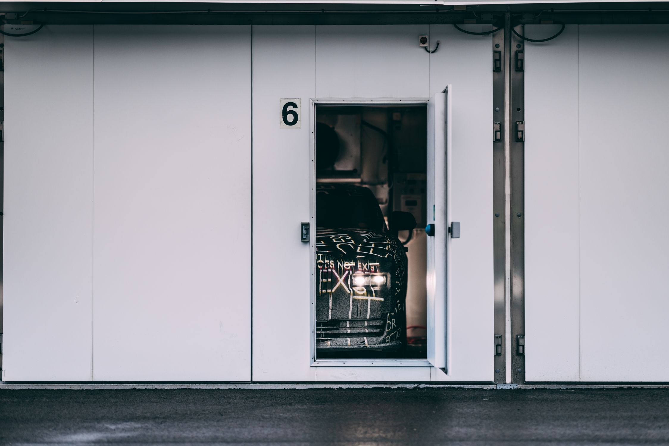 PLNĚ ELEKTRICKÝ MODEL ROLLS-ROYCE SPECTRE ZAVRŠIL ZIMNÍ TESTY U POLÁRNÍHO KRUHU