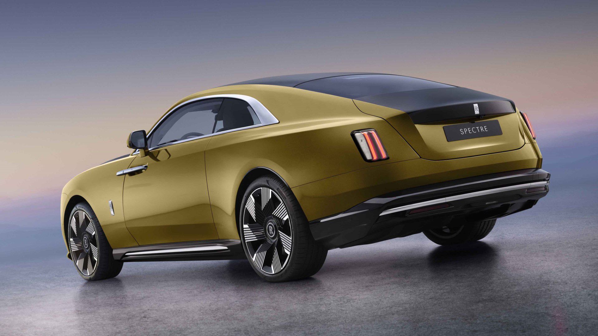 ROLLS-ROYCE SPECTRE ODHALEN: PRVNÍ PLNĚ ELEKTRICKÝ MODEL ZNAČKY