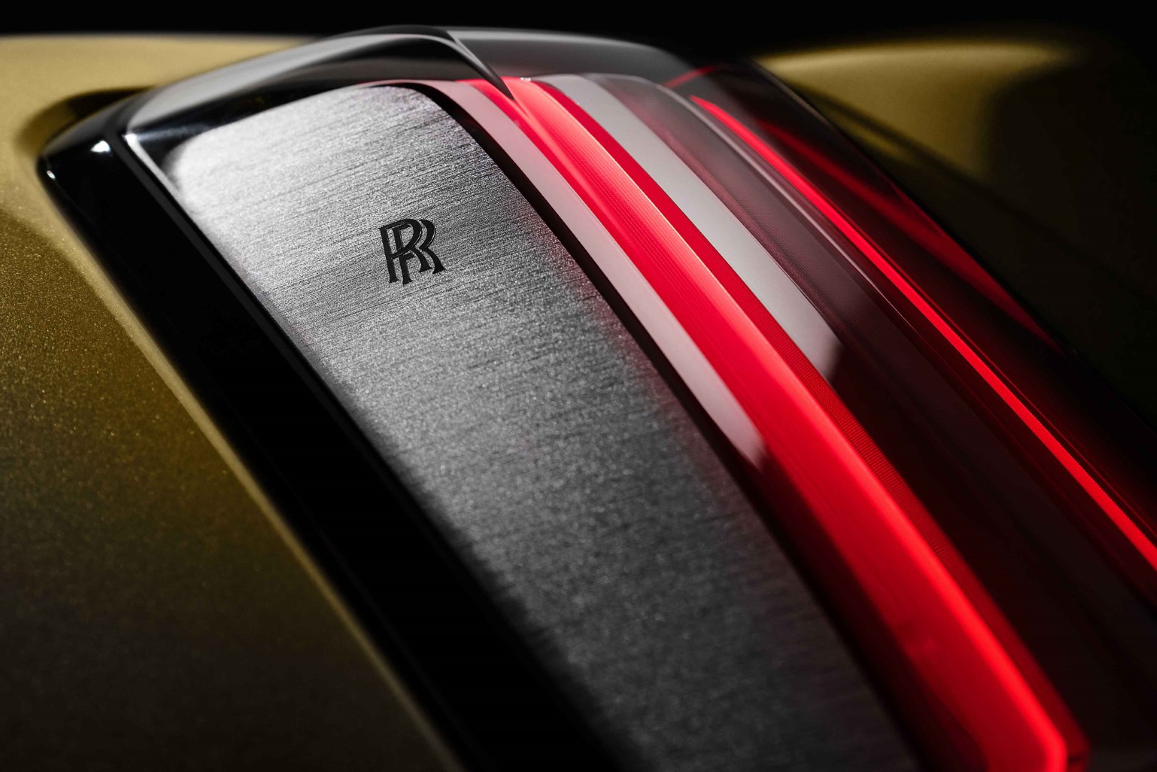 ROLLS-ROYCE SPECTRE ODHALEN: PRVNÍ PLNĚ ELEKTRICKÝ MODEL ZNAČKY