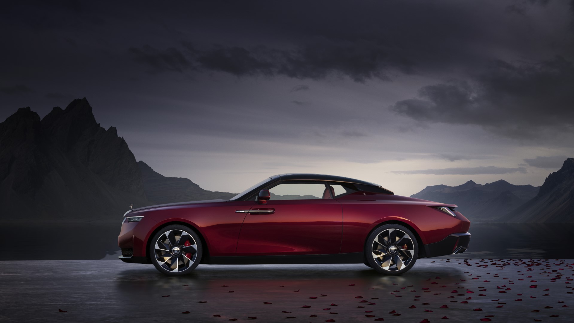 Rolls-Royce odhaluje Droptail Coachbuild Roadster a představuje jeho první podobu: DROPTAIL LA ROSE NOIRE