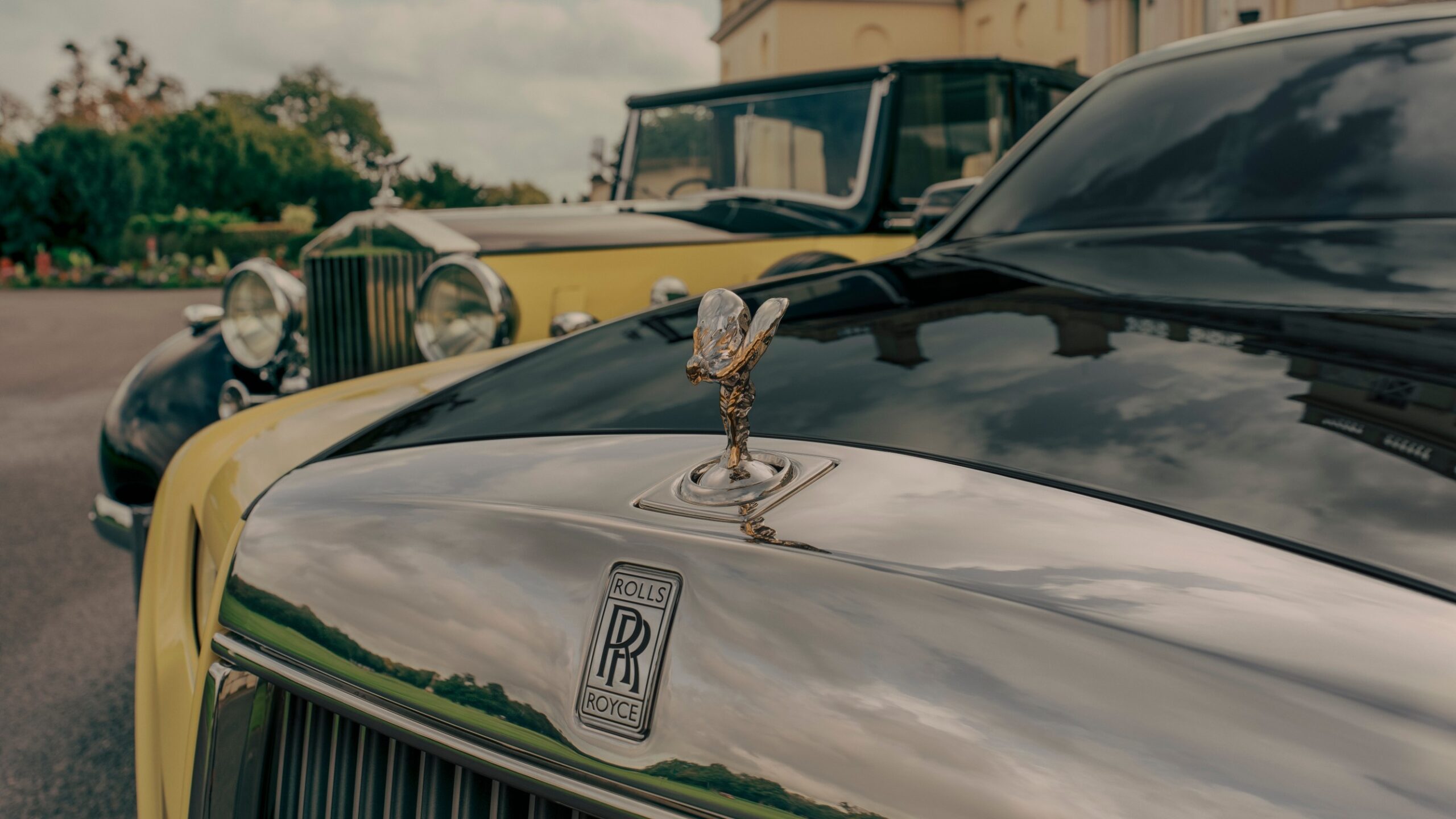 ROLLS-ROYCE OSLAVUJE 60 LET FILMU GOLDFINGER SKVOSTNÝM UNIKÁTNÍM VOZEM PHANTOM EXTENDED